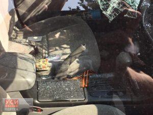 Одесские активисты разбили машину из Приднестровья за георгиевскую ленточку под лобовым стеклом