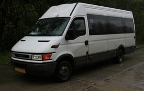 Объехал очередь: на Донетчине террористы обстреляли микроавтобус, ранена женщина