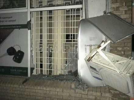 В Запорожье ночью в банке произошел взрыв. Фотофакт