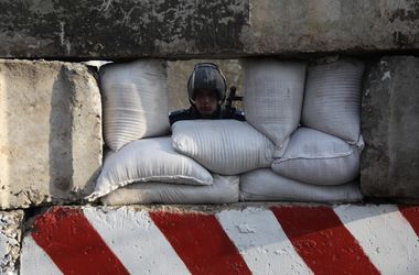 Военнослужащий на блокпосту в Донецкой области застрелил проверяемого, который пытался отобрать оружие