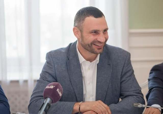 Мэр Киева пришел на работу с бородой: опубликовано фото