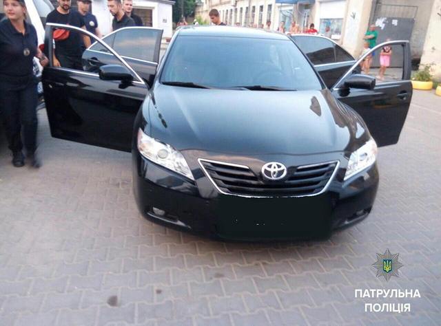 В Одессе неизвестные из Toyota Camry расстреляли мужчину