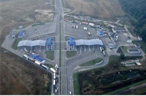 Около 70 автомобилей застряли в очереди на границе Украины и Польши