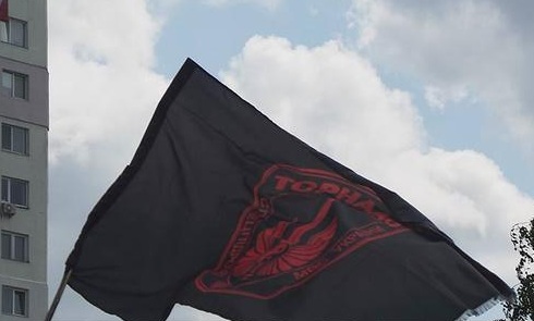 Представители добробатов блокируют Оболонский суд, где рассматривается дело бывшего бойца батальона "Торнадо" Цукура