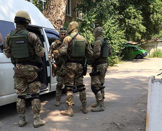 У Дніпрі чоловік відкрив вогонь по грабіжникам, що підійшов до його гаража