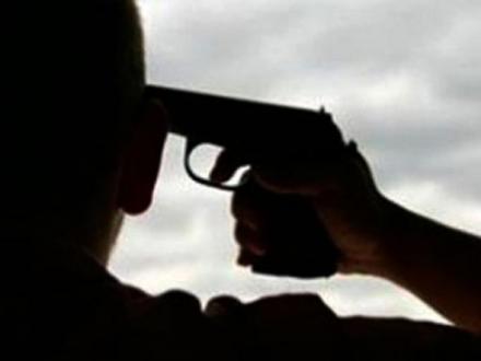 Мужчина из ревности зарезал жену и пытался застрелиться