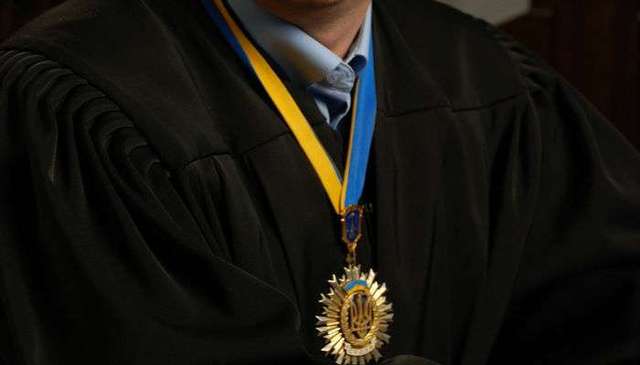 НАБУ поймало на взятке судью Днепровского райсуда столицы (ФОТО)