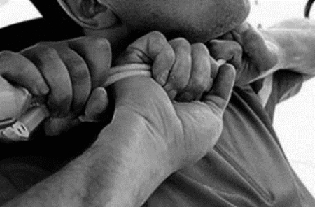 Рецидивист из ревности задушил своего друга по камере и подвесил на дерево