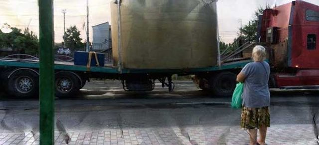 В Маріуполі вантажать елементи охолоджувальних капсул для російської АЕС