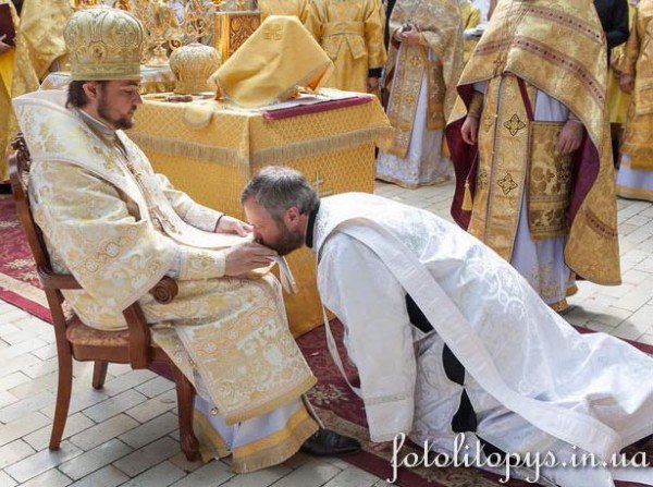 Православные украинцы возмущены действиями бывшего секретаря Митрополита Владимира архиепископа Александра (Драбинко)