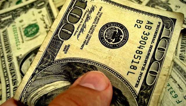 Журналисты узнали, сколько зарабатывают «чины и депутаты ДНР» (ВИДЕО)