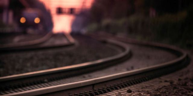 Во Франции пассажирский поезд сошел с рельсов, есть пострадавшие