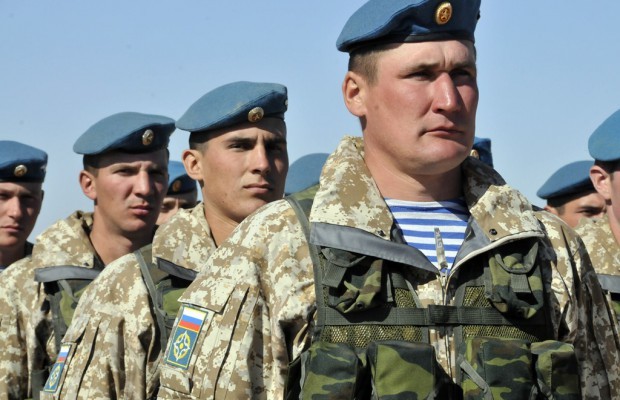 Росія вивозить своїх десантників з Донбасу, щоб не дезертирували