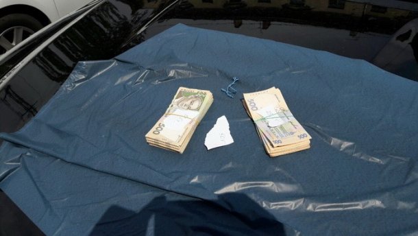 На гігантському хабарі спіймали миколаївського податківця