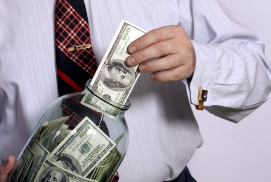 Какие банки собрали больше всех денег с населения