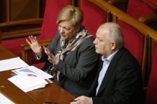 У Генпрокуратури виникли питання до НБУ через банк "Надра", а в адмінсуду – ні