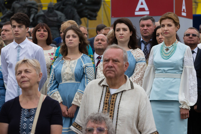 Семья Порошенко в День независимости стала под знаком российского банка (фото)