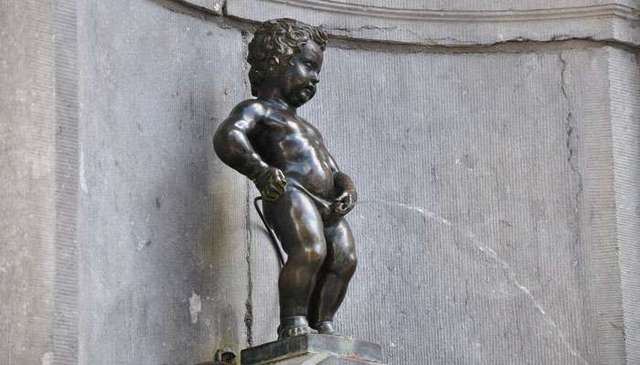 Переодетый в казака «Писающий мальчик» подмочил украинскую репутацию (ВИДЕО)