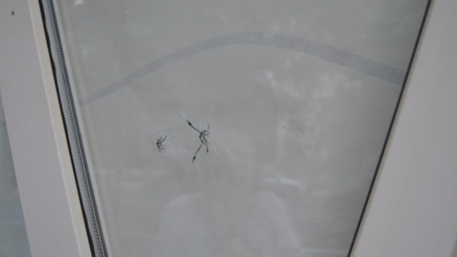 В центре Краматорска неизвестные стреляли в здание телеканала