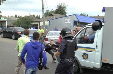 Жители Кривого Озера о Врадиевке-2: "Копы прыгали по Саше и выстрелили пять раз"