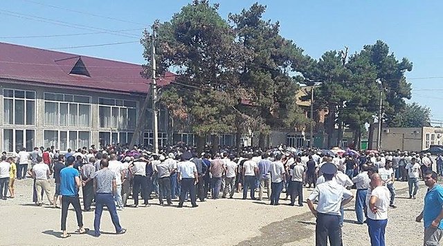 На Одесчине после убийства 9-летней девочки местные жители разгромили десяток домов ромов