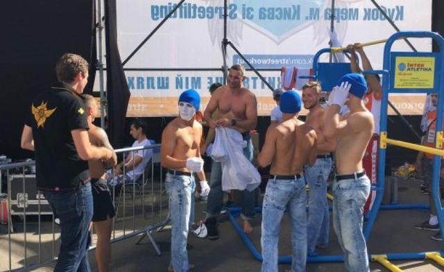 Кличко с голым торсом и в маске выступил перед киевлянами