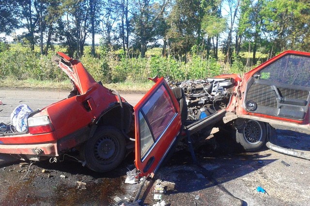 На Харьковщине столкнулись авто и рейсовый автобус: есть погибшие