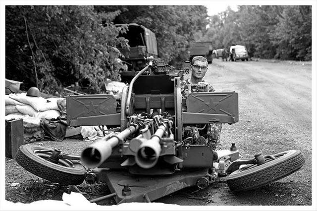 Уволенный Полтораком фотограф взбудоражил сети «иловайскими» фото