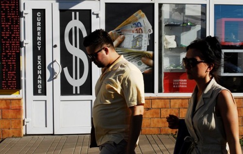 Гривна ускорила падение на новостях из США