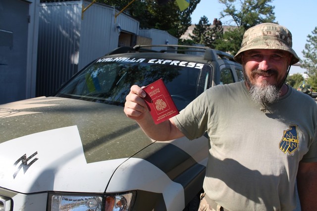 Боєць «Азову» мріє обміняти свій російський паспорт на український