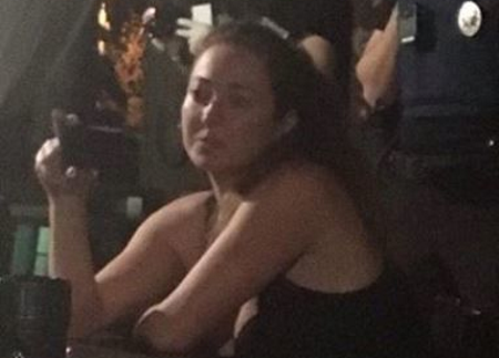 В Киеве попавшаяся на пьяном вождении патрульная расстреливала пивные банки в ресторане