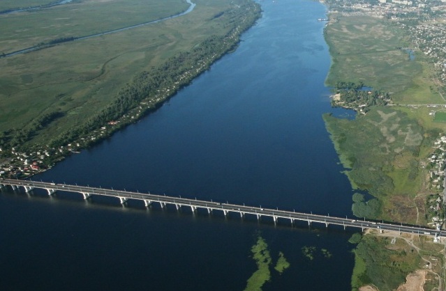 "Реве та стогне" в передсмертних муках: екологи кажуть про загибель Дніпра