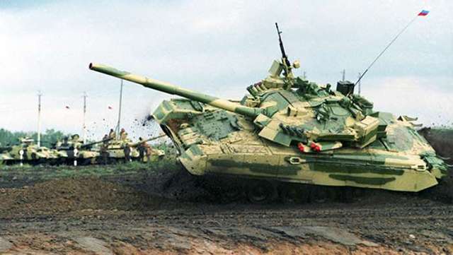 Россия перебросила в Снежное восемь танков Т-80 - разведка