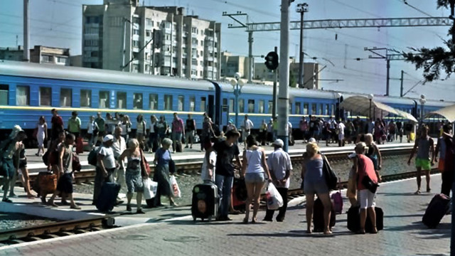 65% УКРАИНЦЕВ ХОТЯТ ИЗ УКРАИНЫ УЕХАТЬ