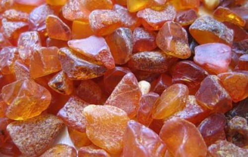 Екс-прикордонник намагався вивезти з України 42 кг бурштину