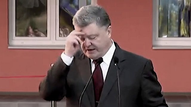 Журналист: Если Порошенко крестится, похоже, что мы – на дне