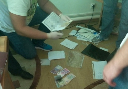 СБУ поймала на взятках сотрудников центра МВД