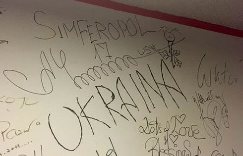 "Симферополь, Украина": Усик показал, чей Крым. Фотофакт