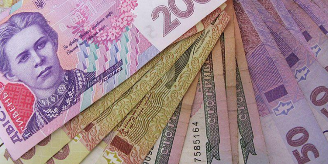 В 2017 году украинцам могут трижды поднять минимальную зарплату