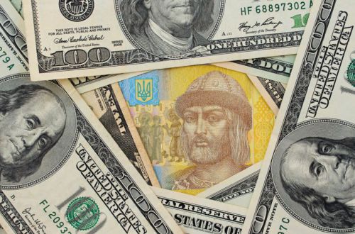 Вести межбанка: нацвалюта продолжает радовать украинцев