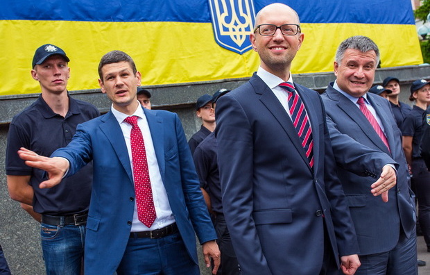 До влади в Україні прийшли "Шарікови" і здали Крим та Донбас