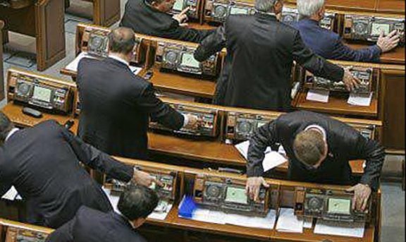 Нардепа Денисенко из БПП семь раз ловили на кнопкодавстве