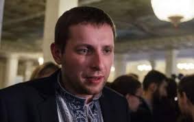 Нардепы Парасюк и Вилкул подрались в здании одного из телеканалов