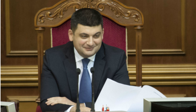 Гройсман: стипендии получат все те, кто имеет на них право