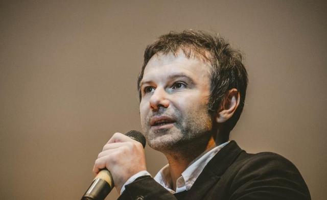 Вакарчук раскритиковал украинцев, которые не интересуются политикой