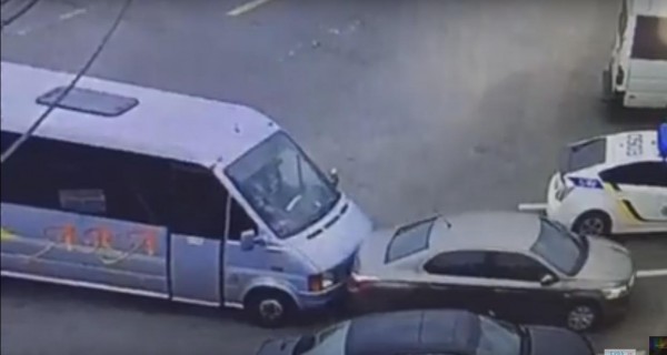 Смелого водителя маршрутки в Днепре наградят медалью "Защитник города"