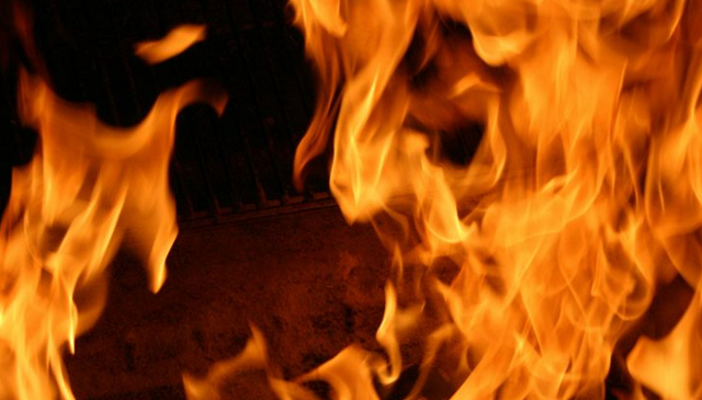 В Днепре загорелась лаборатория с химикатами