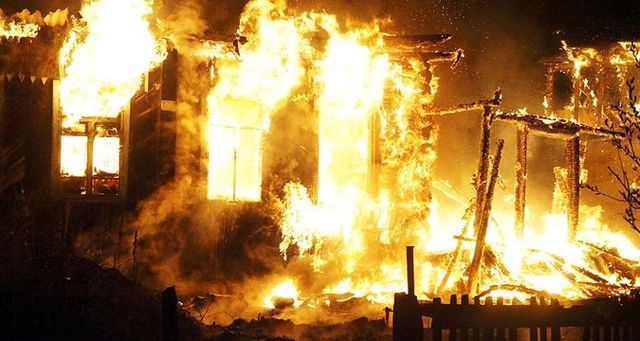 Под Алуштой сгорело шесть крымскотатарских домов