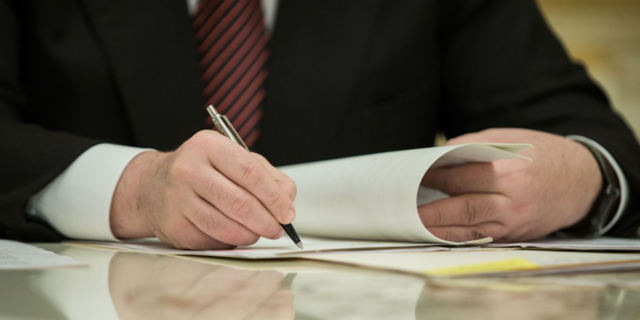 Порошенко согласовал увеличение финансирования на безопасность и оборону