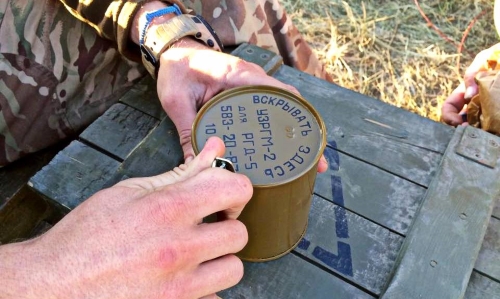 Российские военные в Донецке ради 800 кг консервов убили охрану продскладов